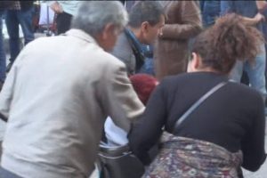 K&uuml;rt&ccedil;e ağıtlar yakan anne, y&uuml;rekleri dağladı