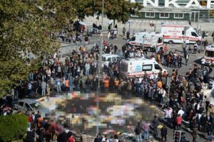Ankara'da tren garı &ouml;n&uuml;nde meydana gelen patlamada 95 kişi &ouml;ld&uuml;, 246 kişi de yaralandı