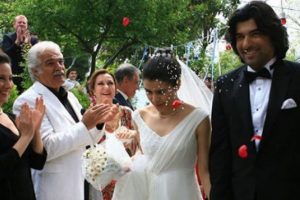 'Fatmag&uuml;l'&uuml;n Su&ccedil;u Ne?' Fransa'da