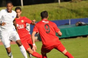 Eskişehirspor'da d&uuml;ş&uuml;ş s&uuml;r&uuml;yor