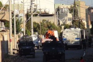 Nusaybin'de TOMA'ya bombalı saldırı