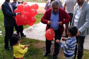 MHP'li Kilci'den &ccedil;ocuklara hediye