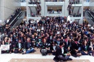 İstanbul Adalet Sarayı'nda avukatlardan "Ankara" protestosu