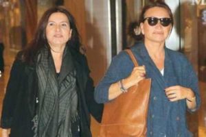 Demet Akbağ ve kardeşinin alışveriş turu...
