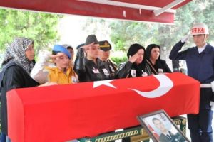 Şehit Uzman Onbaşı Eskişehir'de g&ouml;zyaşlarıyla uğurlandı