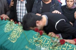 Cenaze t&ouml;reninde PKK ve HDP'ye tokat gibi tepki