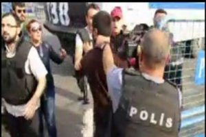 Reuters muhabirine Diyarbakır'da g&ouml;zaltı!