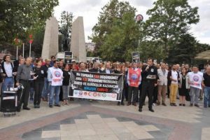 Ankara'daki ter&ouml;r saldırısı Denizli'deki iki ayrı eylemle lanetlendi