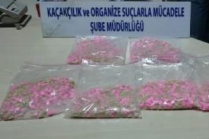 Uşak'ta uyuşturucu ve ka&ccedil;ak sigara ele ge&ccedil;irildi