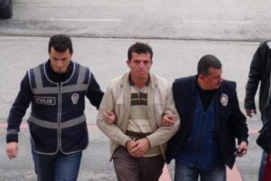 Cama taş attı diye 13 yaşındaki &ccedil;ocuğu vurdu!