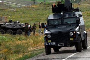 Durdurulan ş&uuml;pheli ara&ccedil;tan cephanelik &ccedil;ıktı