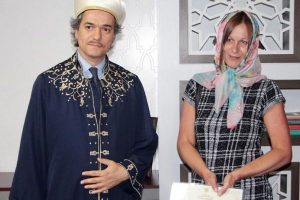 Barmenin s&ouml;zlerinden etkilendi, M&uuml;sl&uuml;man oldu