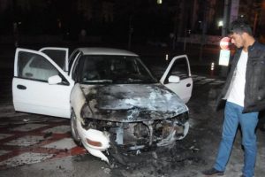 Seyir halinde alev alan otomobil yandı