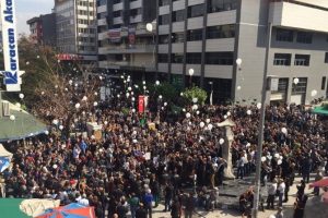 Ter&ouml;r saldırısını protesto eden gruplar Kızılay'a y&uuml;r&uuml;d&uuml;