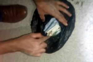 Polis 'dur' ihtarında bulununca, esrarı sulama kanalına attılar