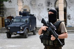 Diyarbakır'da b&uuml;y&uuml;k operasyon!