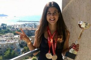 Emine Ulu&ccedil;ay'a b&uuml;y&uuml;k destek