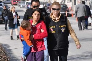 Cinayet sanığı kadına 3 yıl hapis ve tahliye