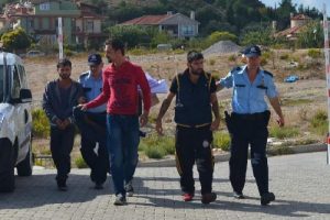 Tekne motoru &ccedil;alanlar tutuklandı