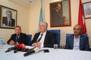 Masum T&uuml;rker: Ter&ouml;r bahanesiyle siyaset yapılıyor