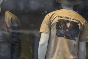Rusya'da "Esad'ı destekle" tiş&ouml;rtleri satışa &ccedil;ıktı