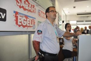 15 kişiyle gazeteye saldırdılar!