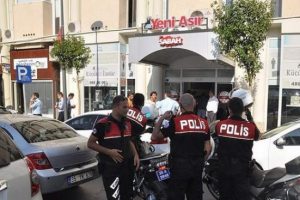 Turkuvaz Medya Grubu binasına yumurta ve boyalı saldırı