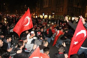 T&uuml;rkiye'nin galibiyeti Almanya'da kutlandı