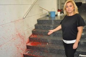 Yeni Asır'a yumurtalı ve boyalı saldırı