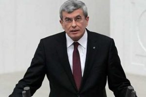 İpek: "Bu &ouml;rg&uuml;tler birbirini besliyor"