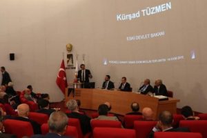 Eski bakan T&uuml;zmen: Ticaretin &ouml;n&uuml;ne siyaset ge&ccedil;ti