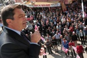 Kayalar'a, eski bakanlardan destek