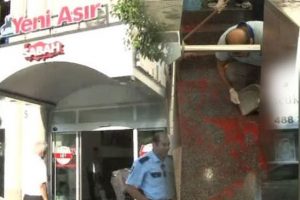 Yeni Asır'a boyalı saldırıda g&ouml;zaltı