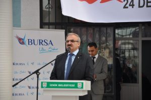 Bursa Valisi Karaloğlu İznik'te okul a&ccedil;ılışına katıldı