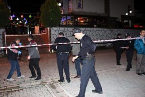 Silahlı kavgada kazayla &uuml;niversite &ouml;ğrencisi yaralandı