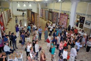 Bu serginin geliri zihinsel engelli &ccedil;ocuklara