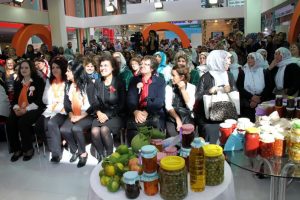 Bursalı &ccedil;ift&ccedil;i kadınlar &uuml;r&uuml;nlerini tanıttı
