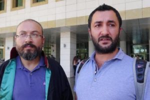 Parayla &ccedil;ocuklara polise taş attırdığı iddia edilen 2 kişiye tahliye