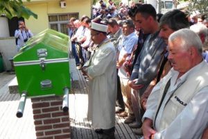 G&ouml;c&uuml;k kurbanı iş&ccedil;iler toprağa verildi