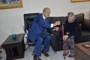 Bursalı Fatma nineden Başkana teşekk&uuml;r ziyareti
