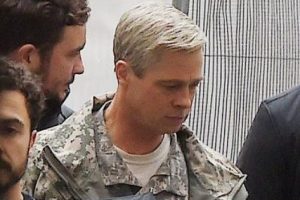 Brad Pitt'in sa&ccedil;ları beyazladı!