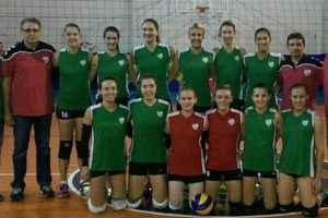 Timsah zorlanmadan ge&ccedil;ti