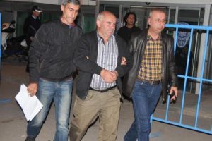 'Karımı &ouml;ld&uuml;rd&uuml;m, gelin beni alın'