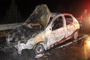 Şanlıurfa'da seyir halindeki otomobilde yangın &ccedil;ıktı