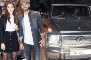 Sel&ccedil;uk İnan yeni oyuncağına aşkını yazdırdı...