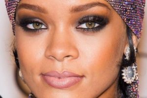 Rihanna Victoria's Secret'ta!...