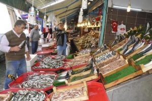 Tekneler az avla d&ouml;nd&uuml; balık fiyatları y&uuml;kseldi