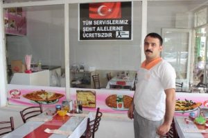 Şehit ailelerine &uuml;cretsiz yemek uygulaması başlattı
