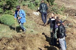 Pamukova'da SİT alanı yanında ruhsat verilen taş ocağında tarihi mezarlar bulundu