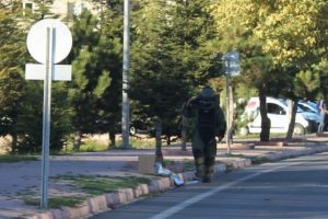 Ş&uuml;pheli paket bile rahatlarını bozamadı